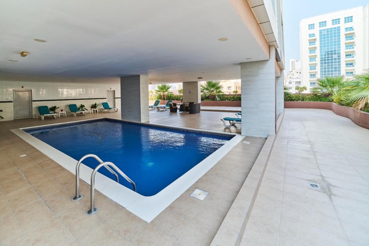 Afaq Tower Apartment Manama Exterior photo